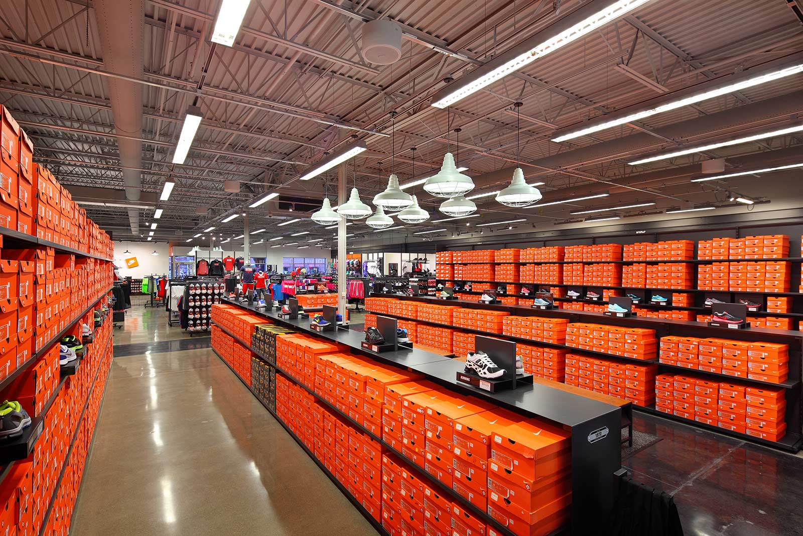 busSTRUT Retail Nike Outlet Lighting